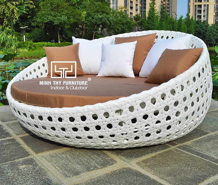 Ghế thư giãn trong khuôn viên resort Ghế thư giãn trong khuôn viên resort