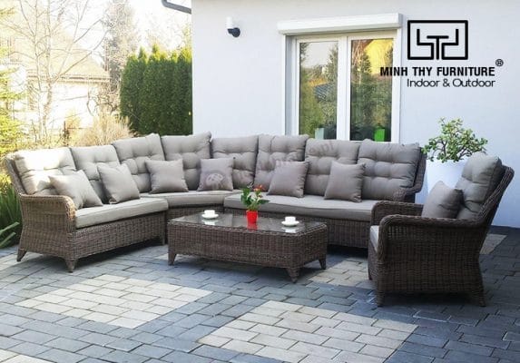 Sofa mây nhựa sang trọng bố trí tại rooftop khách sạn