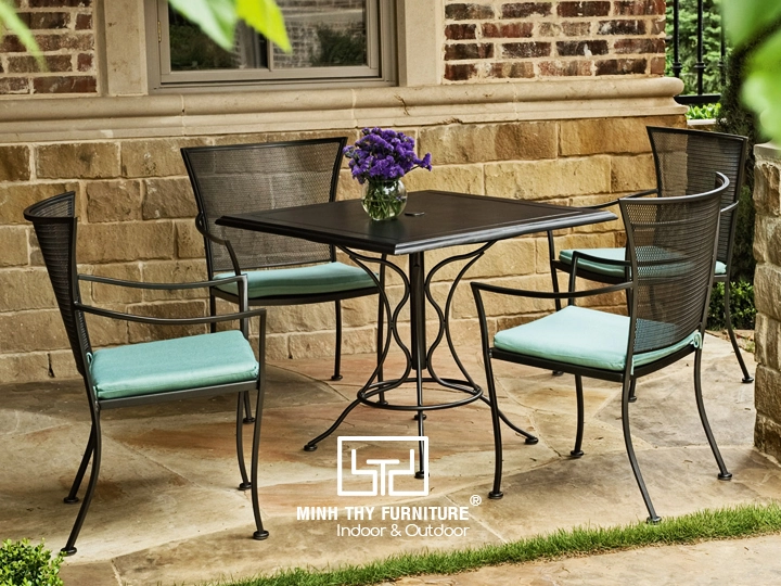 Bàn ghế sắt sân vườn